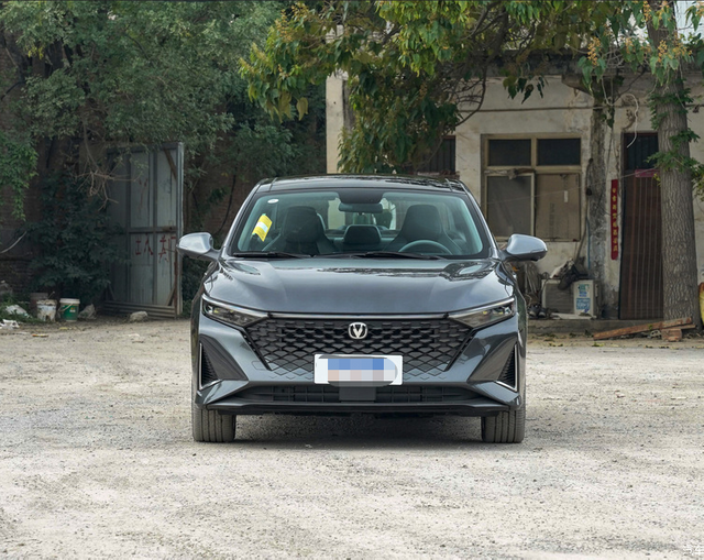 Chang'an Yida 2023 Blue Whale 1.5T GDI DCT Gasoline Compact Sedan Car