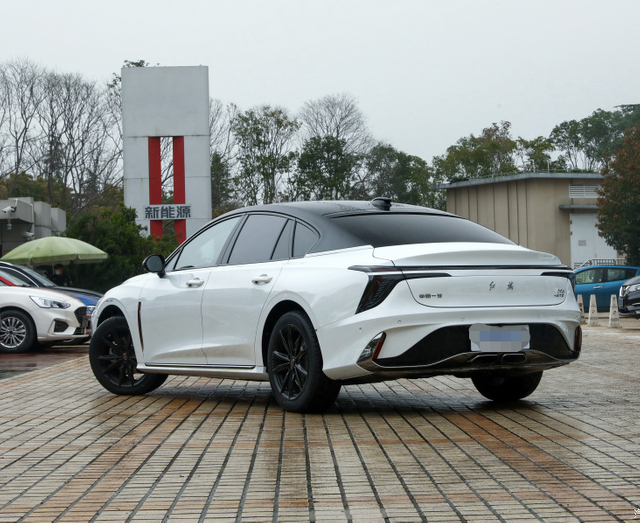 2023 New Luxury Medium 2.0t 5 Seater Hongqi H6 Petrol Gasoline Sports Car for Sale Navigation GPS Car