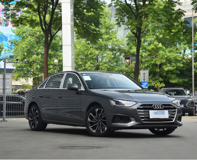 Audi A4L Medium Sedan Car 2.0T 4-door 5-seat Made in China