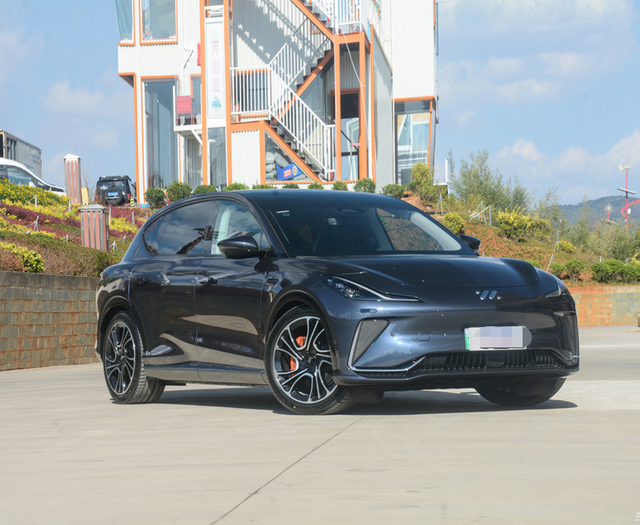 Zhiji L7 Car 2023 Luxury Electric Sports Car High Performance Automobile Export