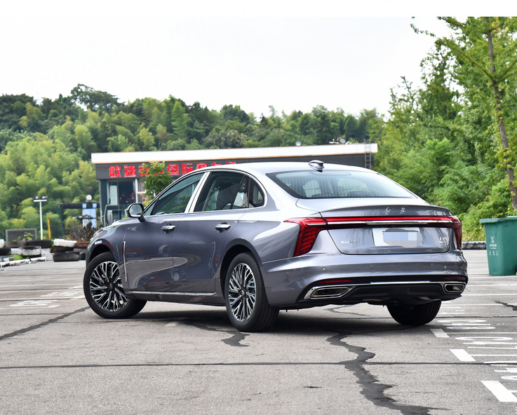 High-end Brand Hongqi H5 4 -door 5 -seat pertol sedan car 