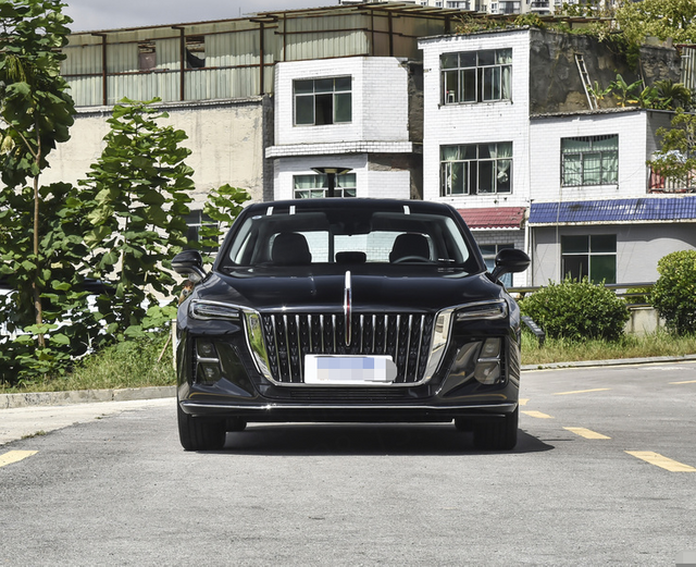China Manufacture Luxury Electric Car 4WD with 5 Seats 4-Wheel Drive Used Model Hongqi H5 Luxury Middle Size Noble High Speed Electric Cars