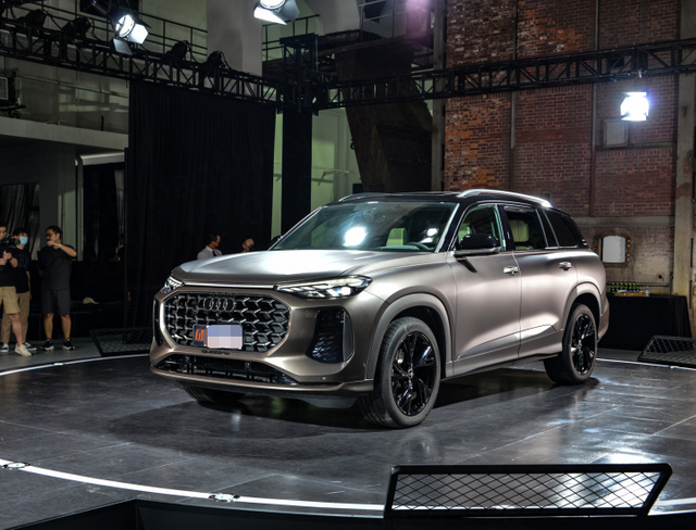 Audi Q6 Chinese Luxury Used Car with 2023 50tfsi Lingyun Type (quattro) Flying Suit 2.5t 6seat 5doors