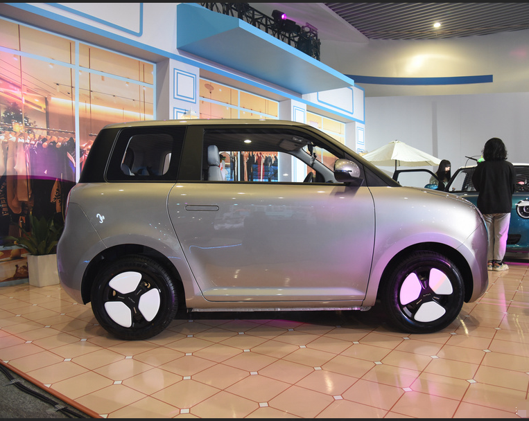 Good Price Changan Lumin EV Electric Car Small Battery Electric Vehicle (BEV) Mini Car Cheap Economic Car Used