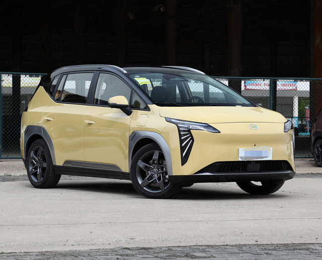 Mini EV Car Electric Aion Y Plus 2023 Left Hand Drive New Energy Electric Vehicle Younger Cheaper Small Electric New Cars