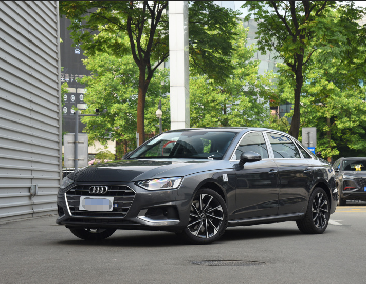 Audi A4L Medium Sedan Car 2.0T 4-door 5-seat Made in China