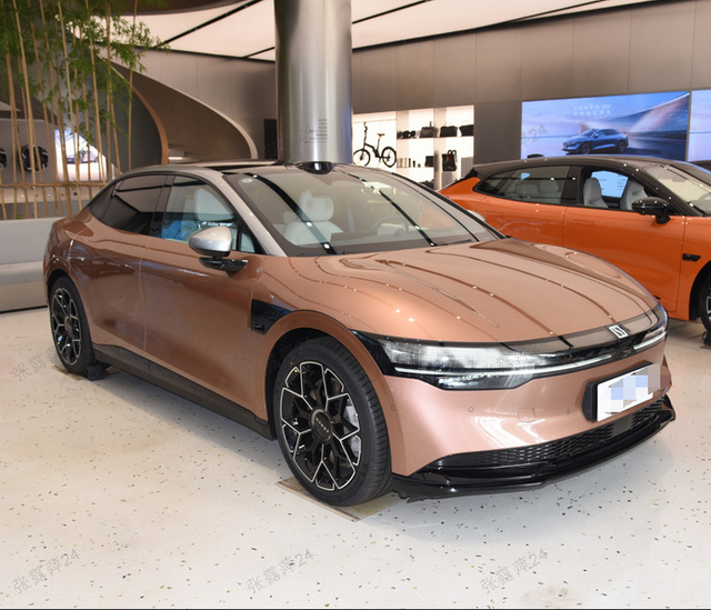 Most Popular Brand Zeekr 007 Smart Electric Auto Sedan EV Car 4 Doors 5 Seater