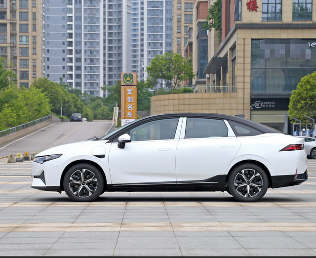 High Speed Electric Vehicle EV Car Long Battery Life Xiaopeng Xpeng P5 in Stock