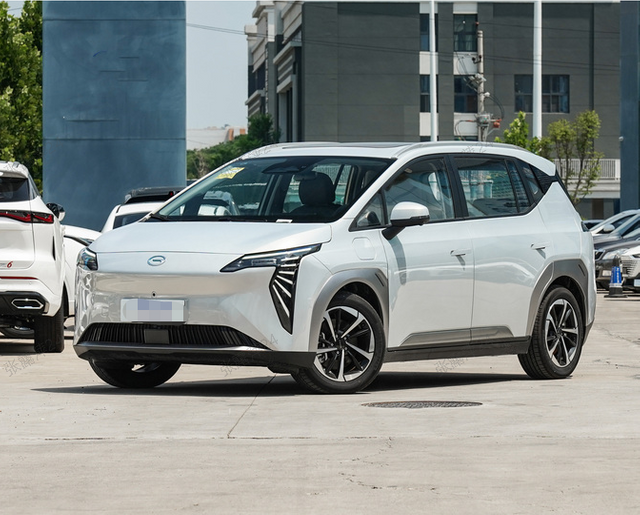 Used Cars GAC Aion Y Plus 70 Tech 510km Long Range New Energy Vehicles EV Car 5 Door 5 Seat SUV 100% Electric Car