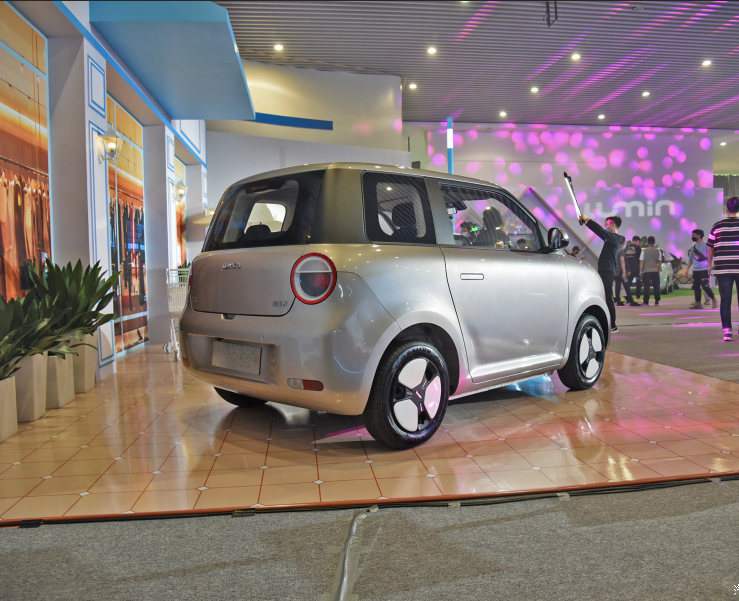 Good Price Changan Lumin EV Electric Car Small Battery Electric Vehicle (BEV) Mini Car Cheap Economic Car Used