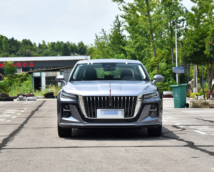 High-end Brand Hongqi H5 4 -door 5 -seat pertol sedan car 