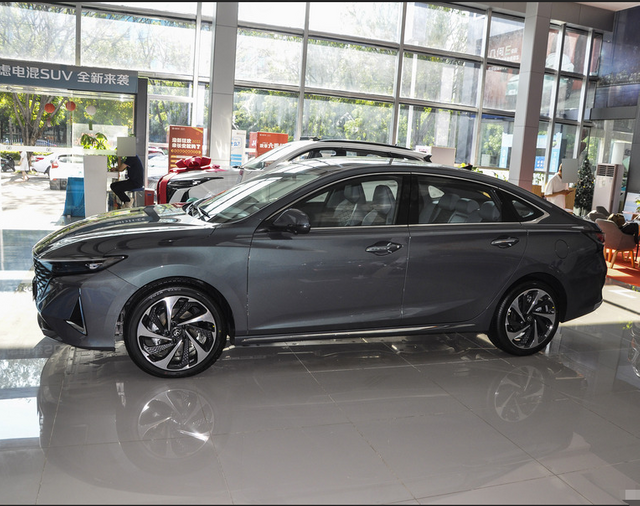 Max 210km/H High Speed Gasoline Cars Changan Sedan