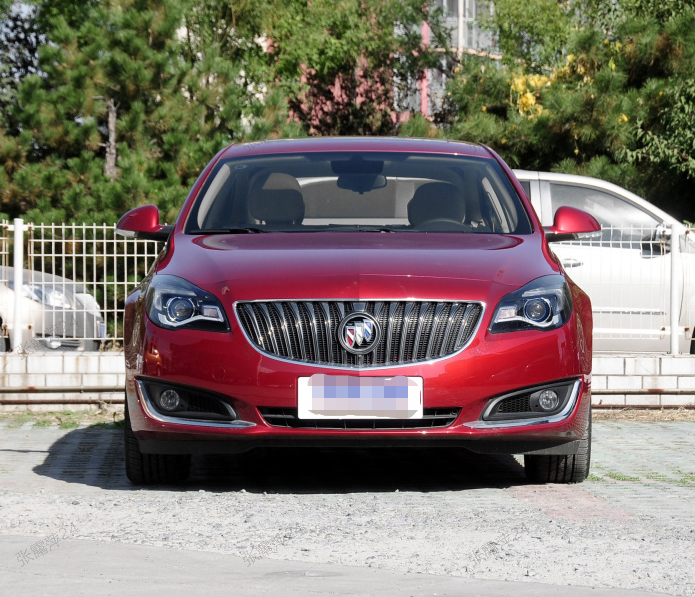 Good Qulaity Buick Car Regal 2.4L Sedan Gasoline Midsize Car