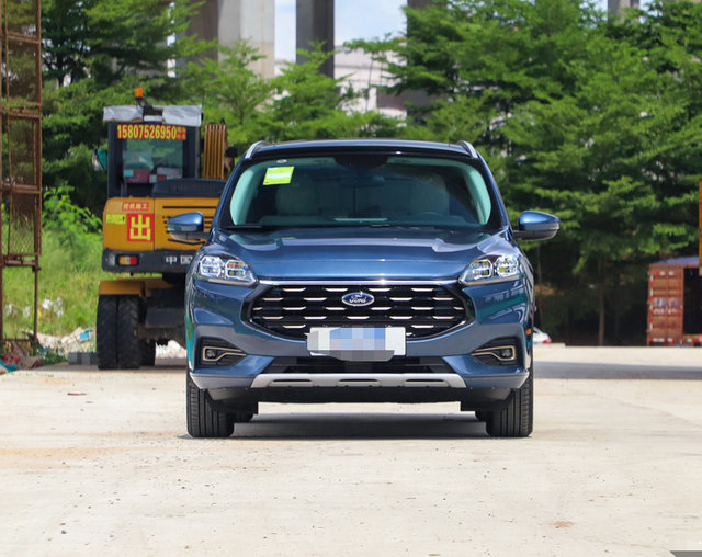 Made in China Ford Escape Hybrid Car 5 Door 5 Seater Passenger SUV Car